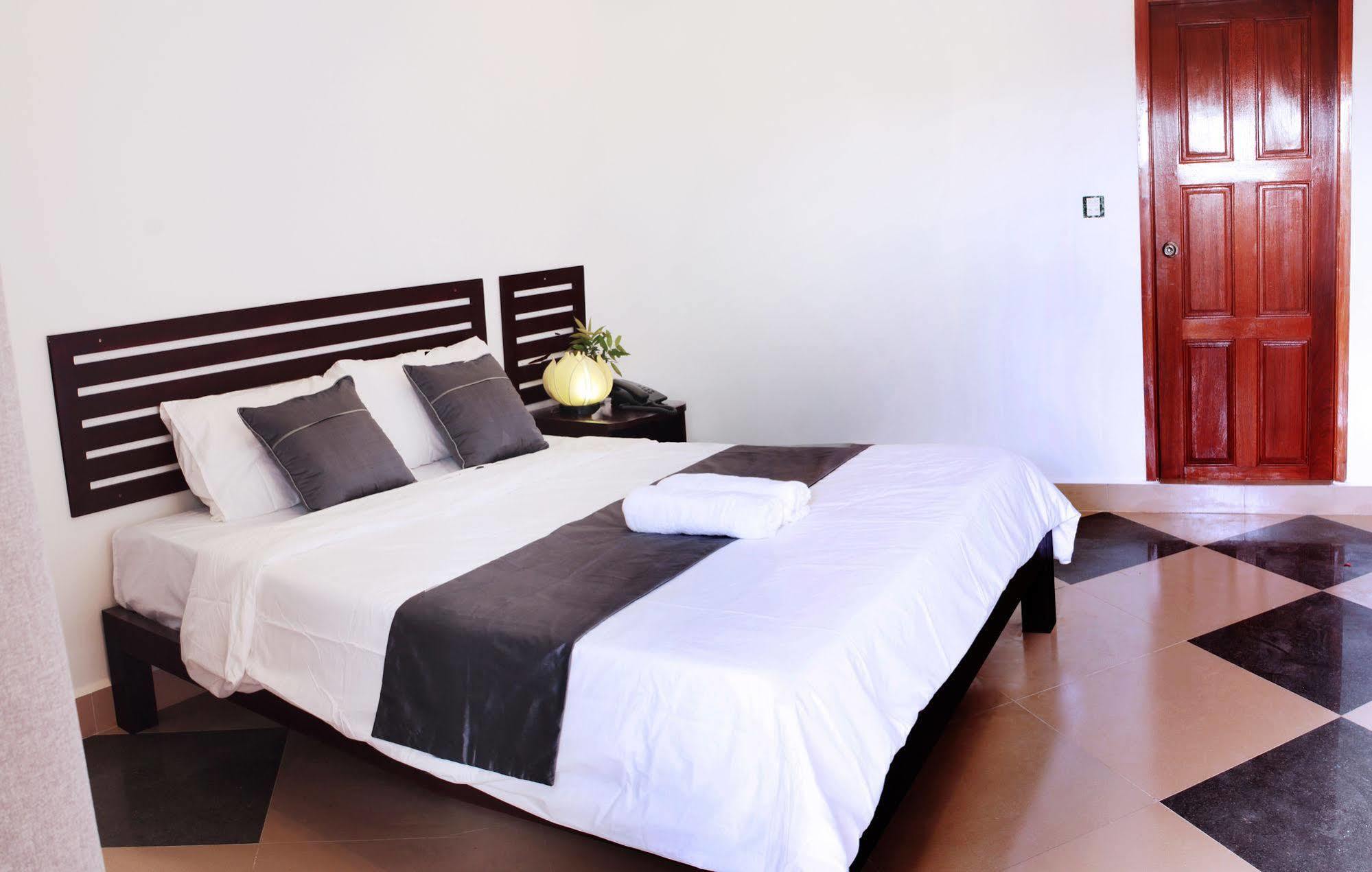 Aime House & Niisaii Apartment Пном Пен Екстериор снимка