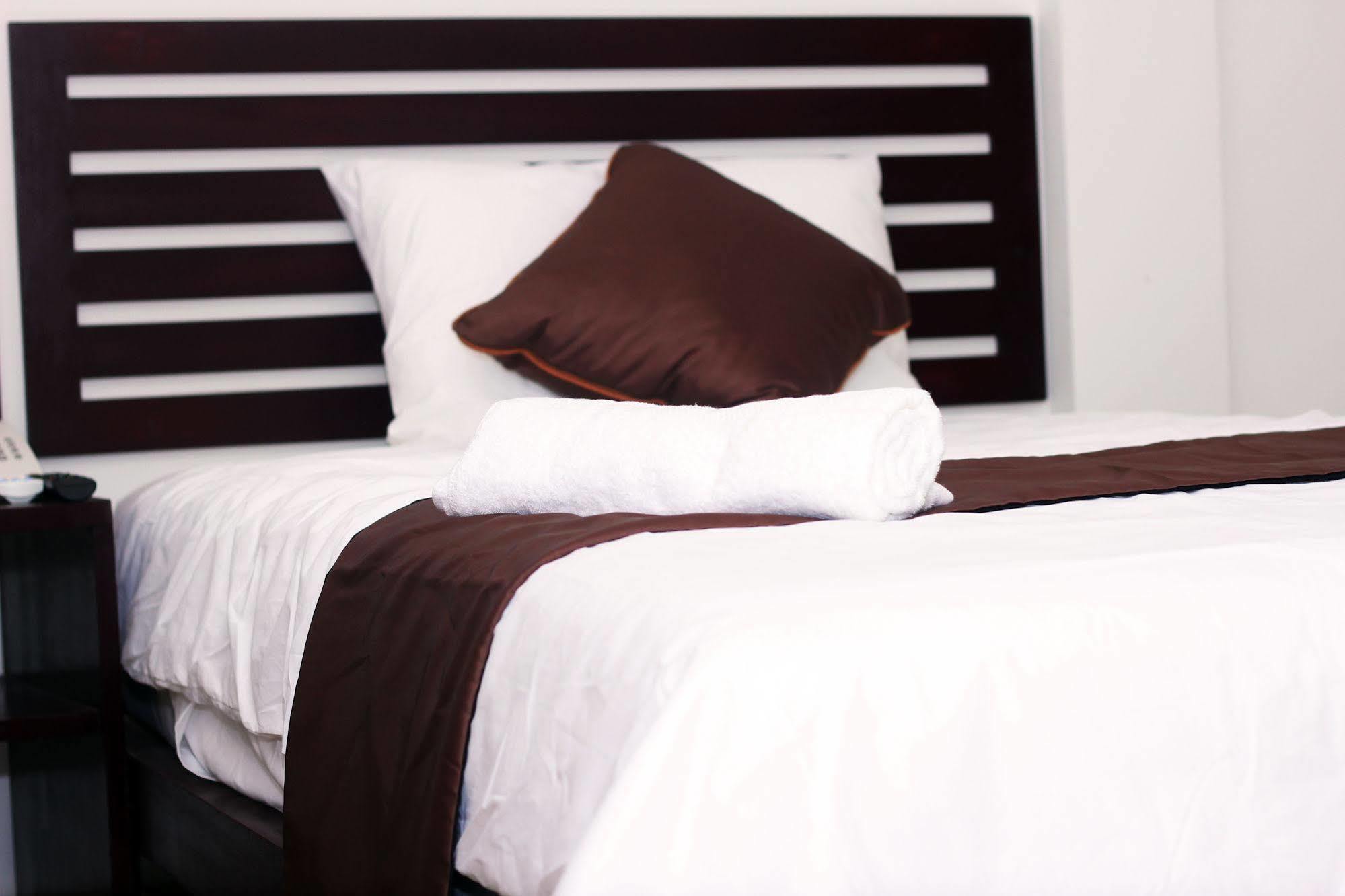 Aime House & Niisaii Apartment Пном Пен Екстериор снимка